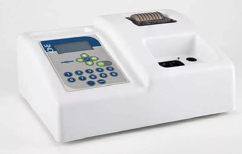 ONE poloautomatický vinařský fotometr